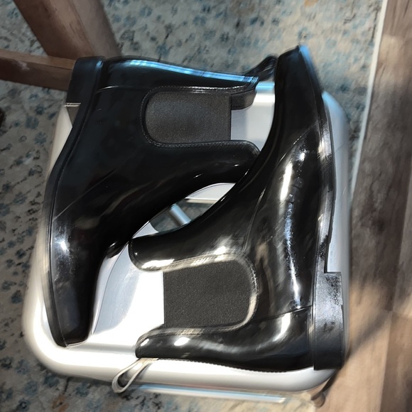 Rainboots - Picture 3 of 5